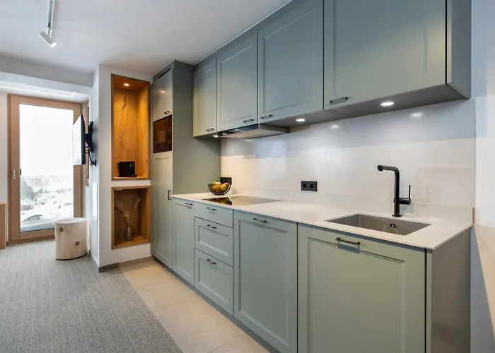 Aparthotel Zirbenhof 4*